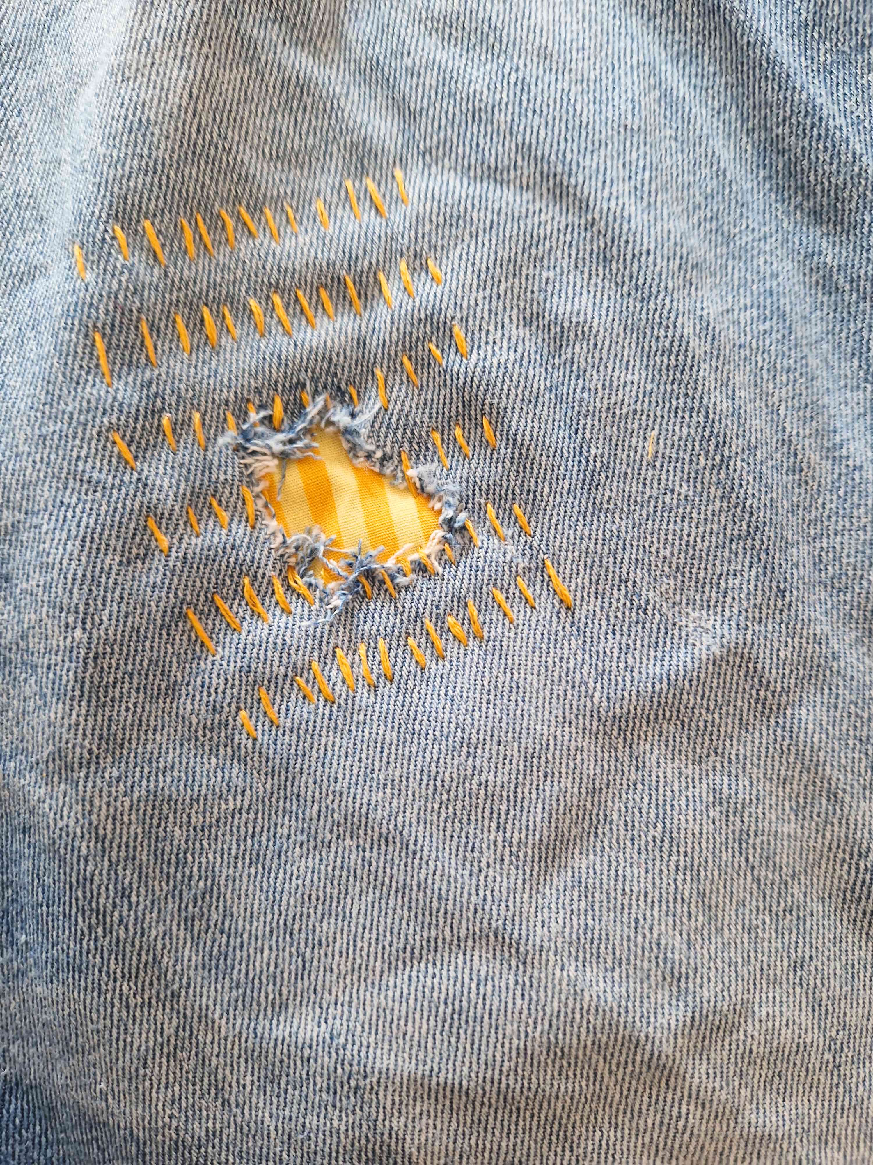 Creative Mending – kreative Jeans Reparatur